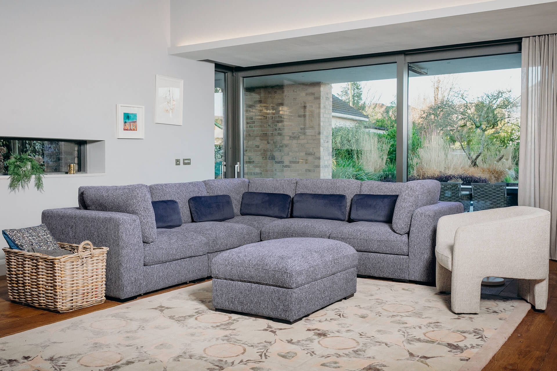 Sofas & Chairs